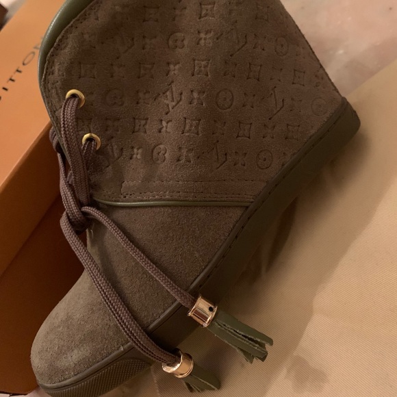 NEVER WORN - Picture 1 of 2